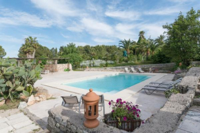 Elegant farmhouse with swimming pool by Beahost Galatina